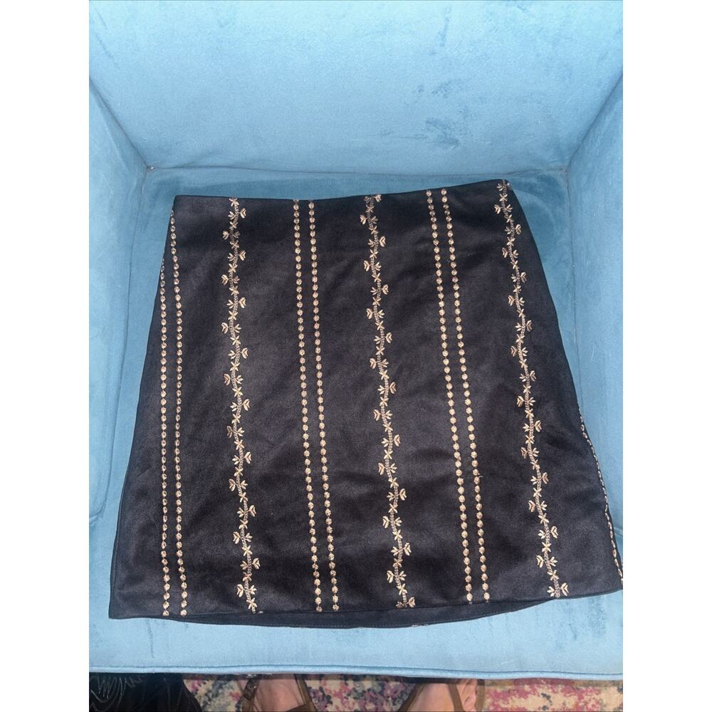 Honey Bella BLACK SUEDE EMBROIDERED FLOWER Skirt Small